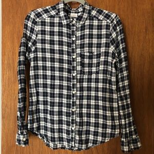 Women’s BP blue plaid fitted flannel shirt